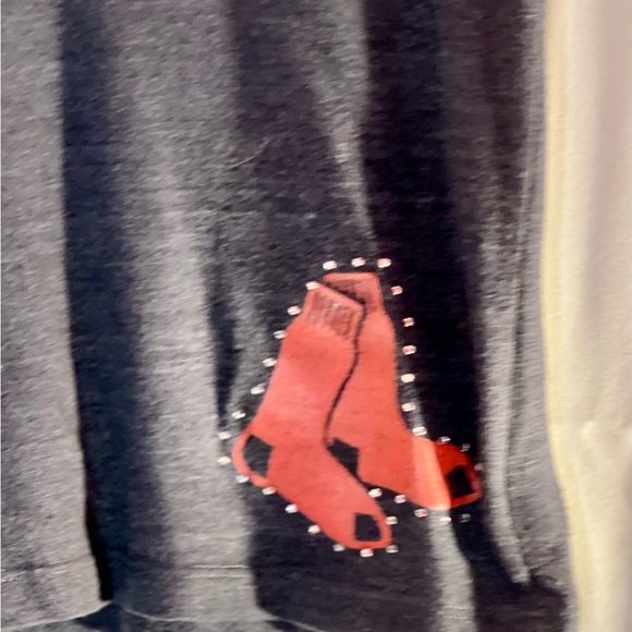 PINK Victoria’s Secret Woman’s V Neck Boston Red Sox T Shirt Size L Gem Detail - Picture 2 of 5